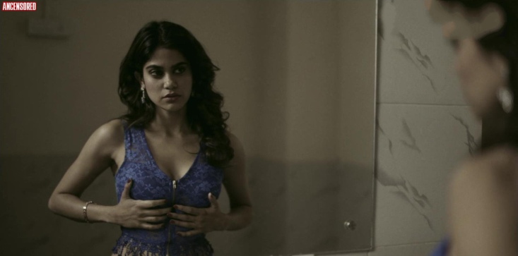 Aditi Sudhir Pohankar boobs