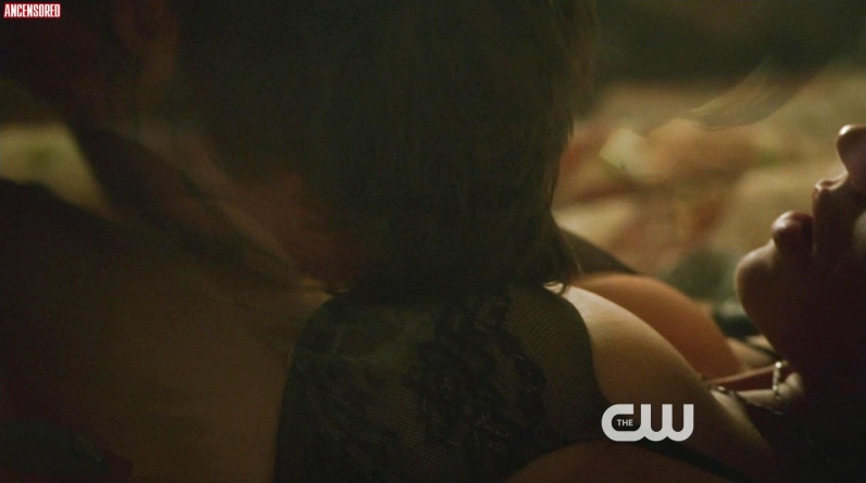 Aimee Teegarden legs