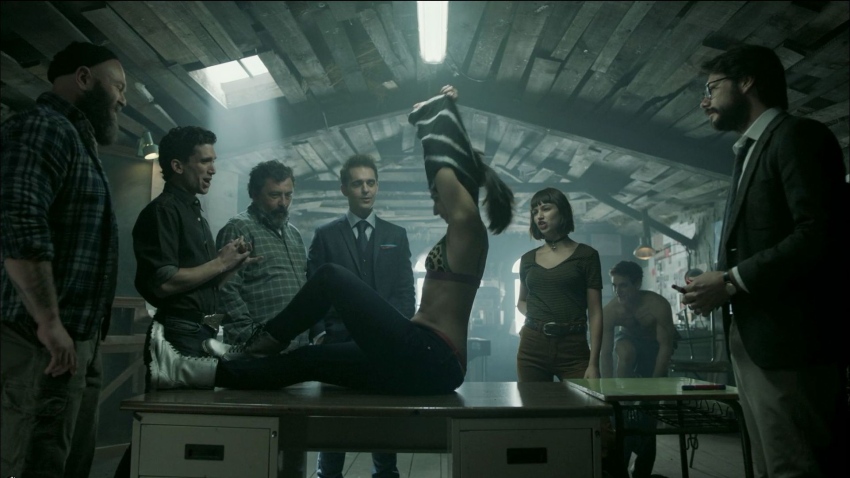 Alba Flores no underwear 69