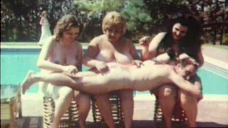 Alessandra Vazzoler no panties 41