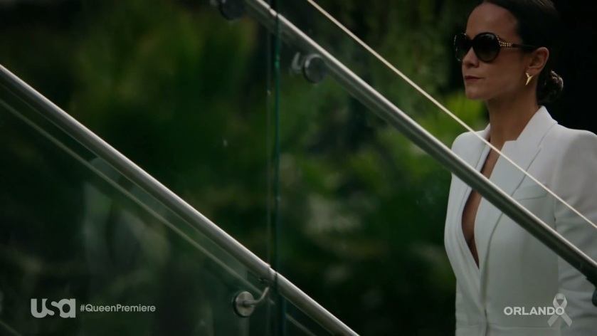 Alice Braga buttocks are visible Alice Braga buttocks are visible