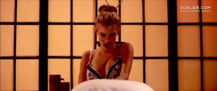 Alyson Bath photos between the legs