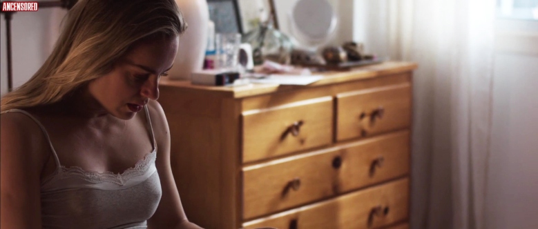 Amanda Pereira buttocks are visible