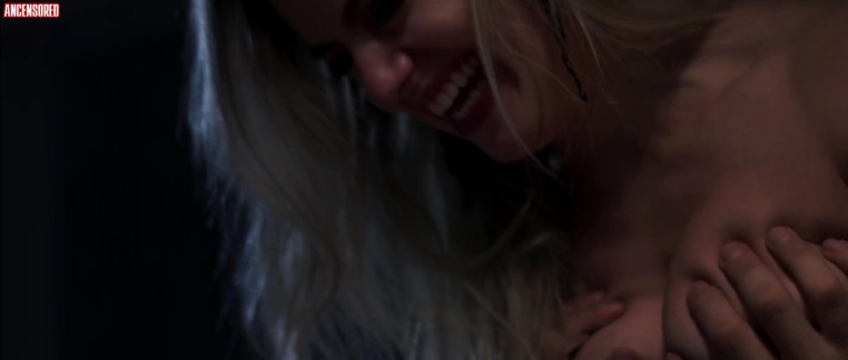 Amanda Pereira no underwear