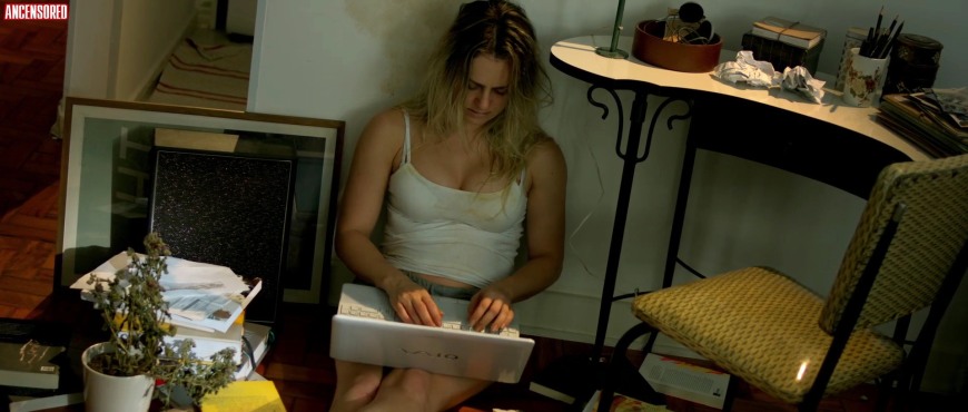 Amanda Pereira young