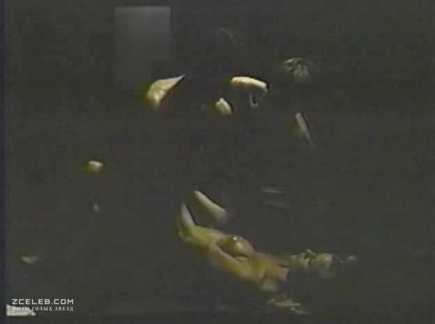 Andrea Thompson breasts 20 Andrea Thompson breasts 20