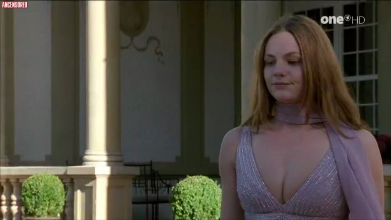 Anna Bertheau ass 38