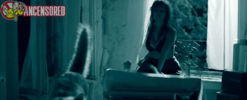 Anna Breuer no panties