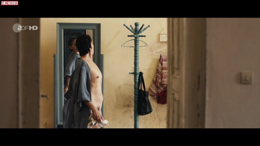 Artemis Chalkidou photos between the legs