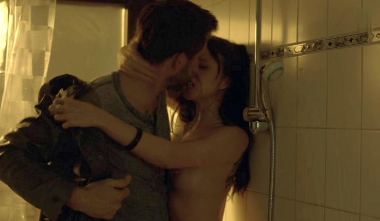 Aylin Tezel photos between the legs 39