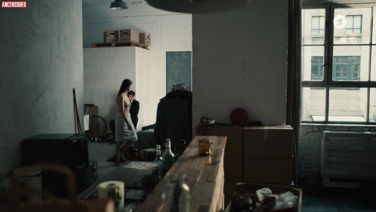 Aylin Tezel photos between the legs