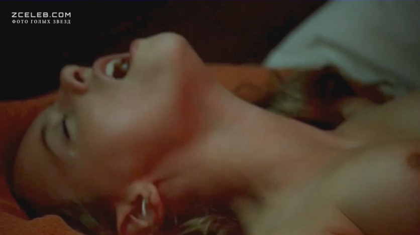 Bijou Phillips in a short skirt breasts 19 Bijou Phillips in a short skirt breasts 19