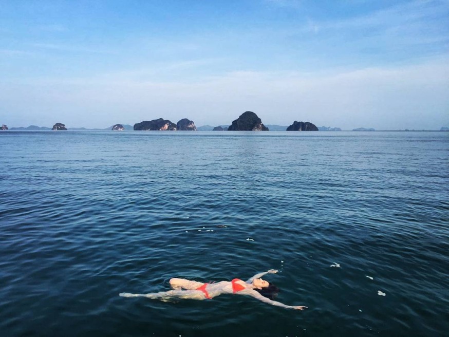 Caity Lotz pantyhose Caity Lotz pantyhose