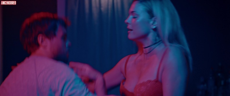 Carly Reeves intimate photos