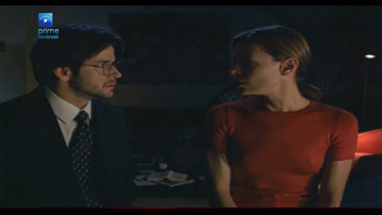 Carolina Ferraz in a skirt