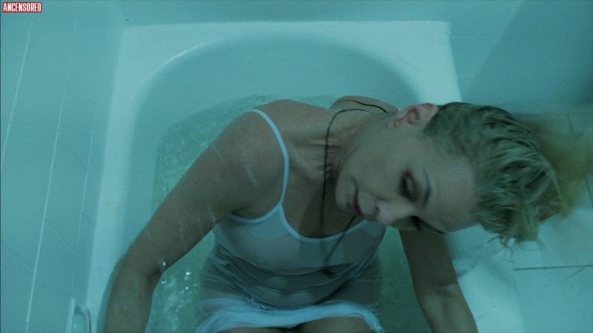 Carolina Ferraz legs 28