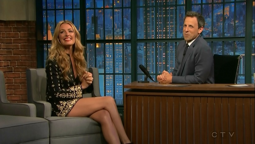 Cat Deeley (II photos between the legs