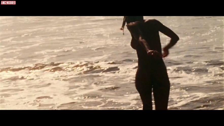 Cleo Tavares exposed ass