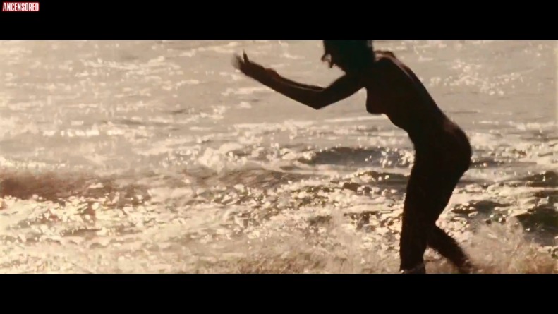 Cleo Tavares legs 89