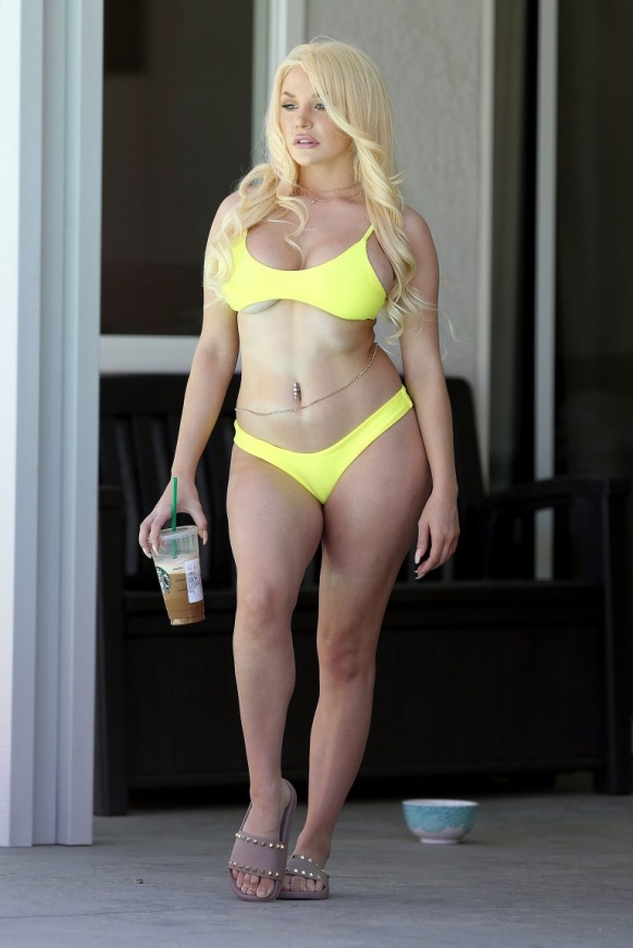 Courtney Stodden no panties