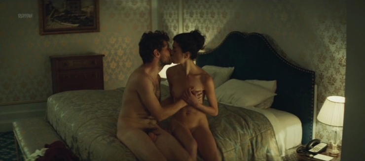 Efrat Galai boobs are visible