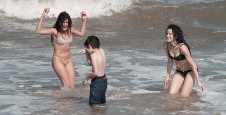 Electra Avellan no panties