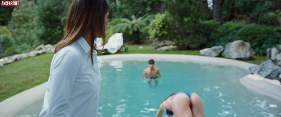 Elisa Visari in a short skirt breasts Elisa Visari in a short skirt breasts