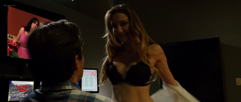 Elisabeth Lestina photos between the legs