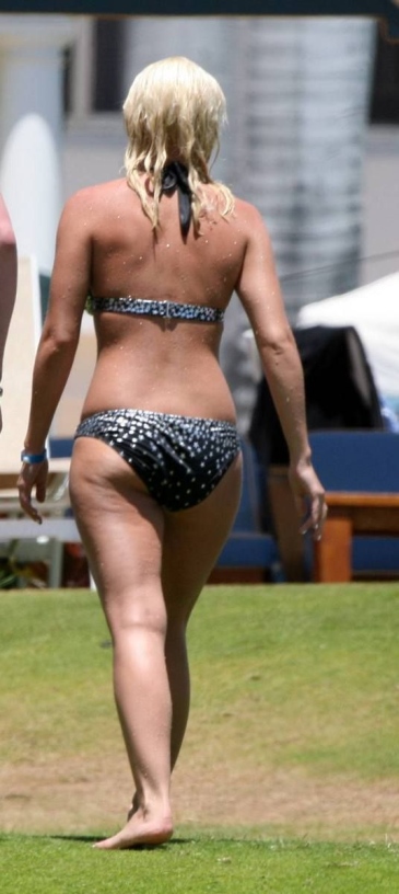 Elisha Cuthbert buttocks are visible 60 Elisha Cuthbert buttocks are visible 60