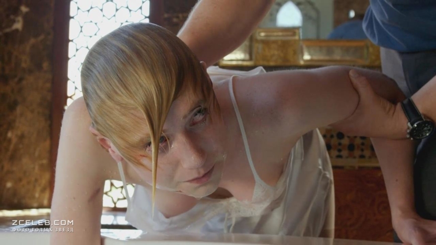 Elizabeth Debicki breasts 82