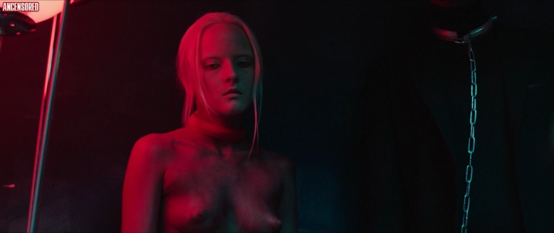 Elizaveta Kashintseva photos between the legs