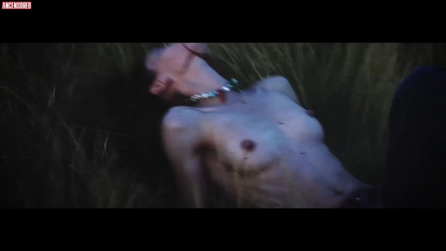 Emilia Verginelli no panties