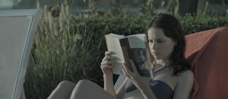 Felicity Jones photos between the legs