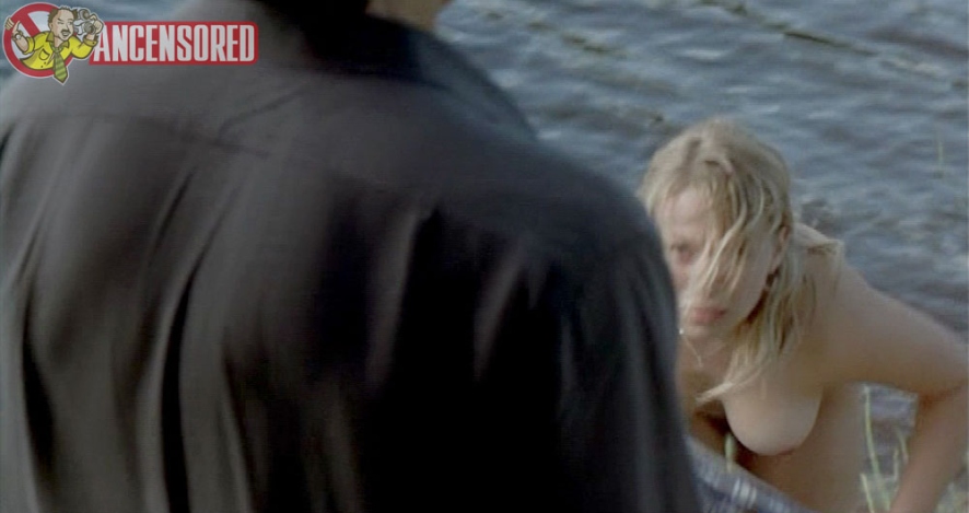 Frida Hallgren no underwear