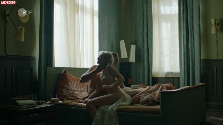 Friederike Ott pantyhose