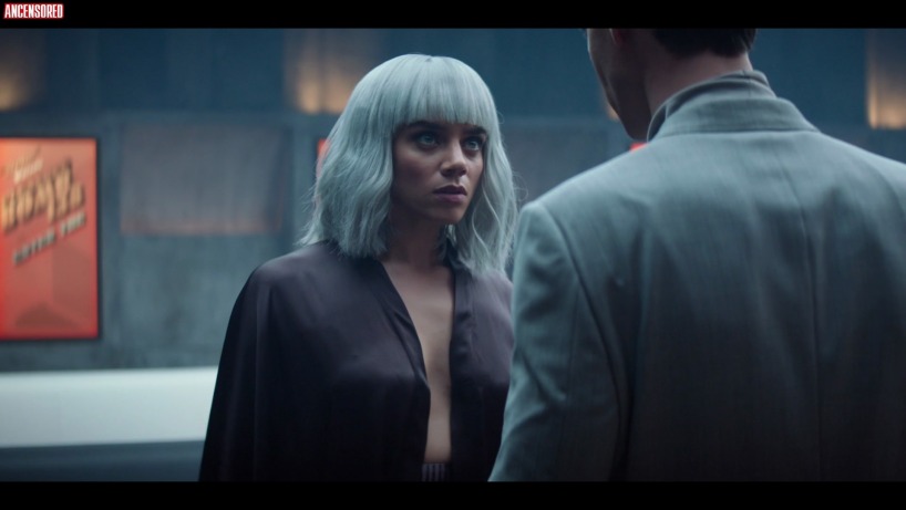 Hannah JohnKamen boobs