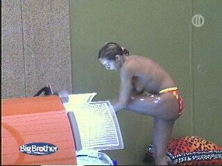 Heidi Zutterman photos between the legs