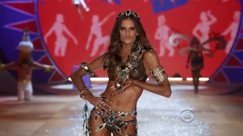 Izabel Goulart boobs 24