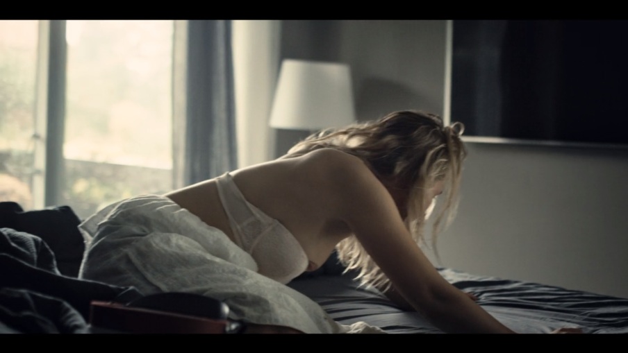 Jessica Dinnage in a skirt 38