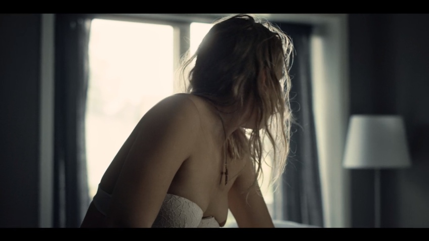 Jessica Dinnage photos between the legs