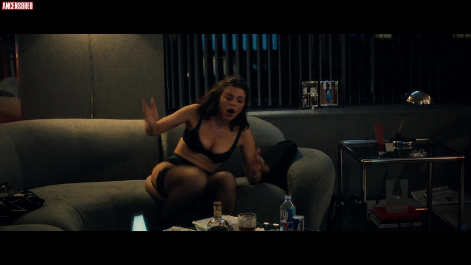 Julia Fox boobs are visible 24 Julia Fox boobs are visible 24