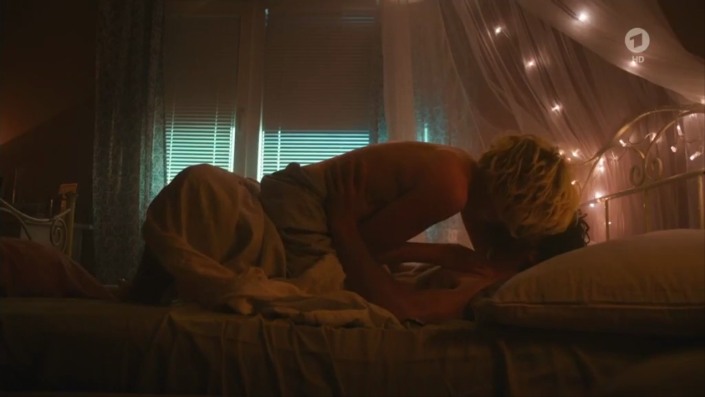 Julia Franz no underwear