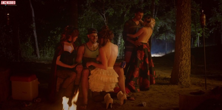 Juliette Kida legs 34