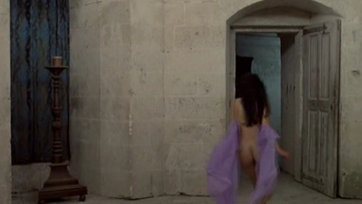 Kuelan Herce in lingerie