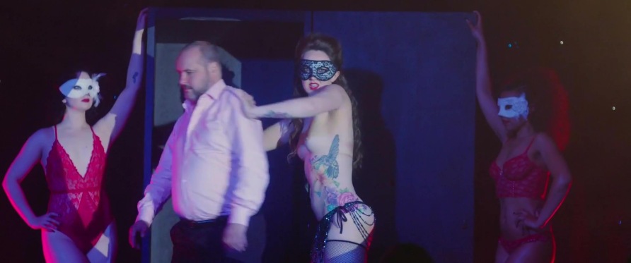 Lady Wild Flower in a short skirt breasts Lady Wild Flower in a short skirt breasts