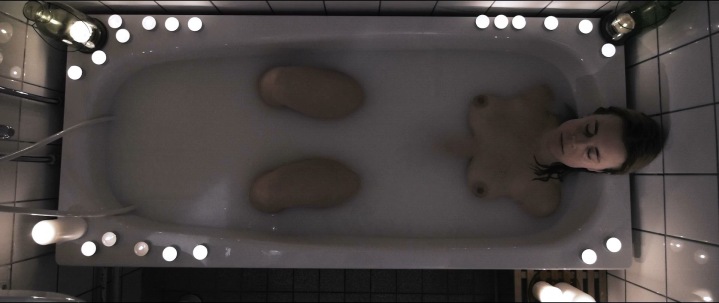 Lanna Ohlsson in a skirt