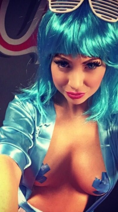 Laura Carter legs 48