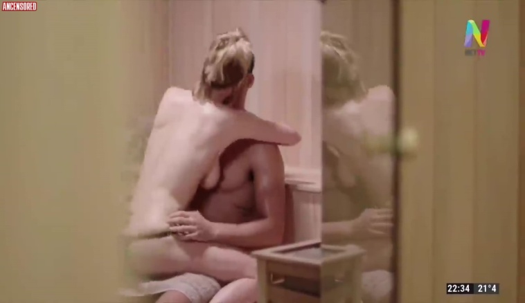 Laura Laprida buttocks are visible