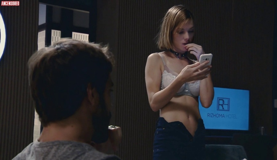 Laura Laprida legs 87