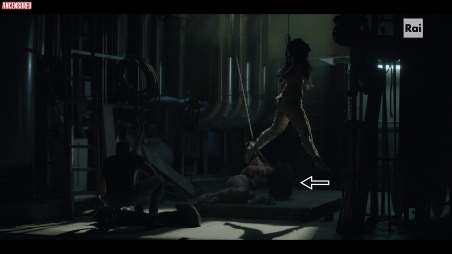 Lavinia Longhi in a skirt